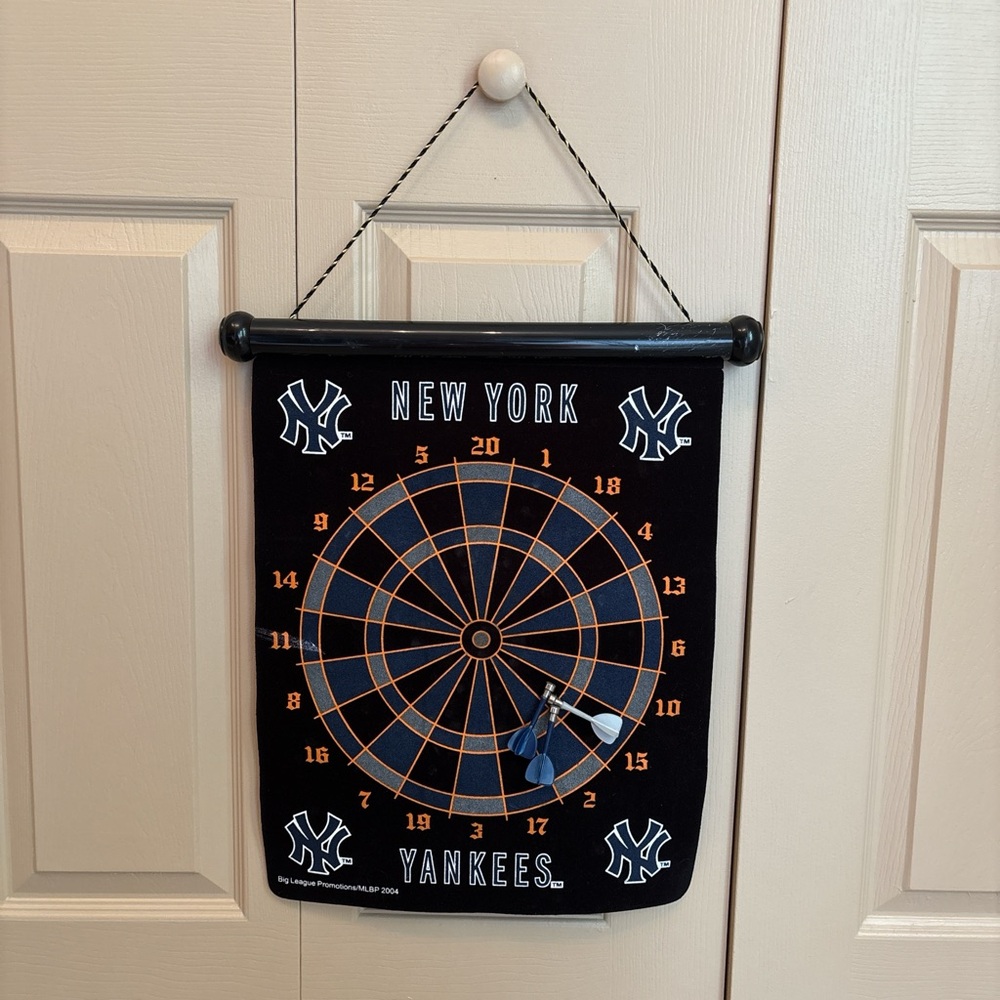 NY YANKEES magnetic dart board